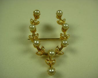 Vintage Gold Tone 22 Faux Pearl Brooch