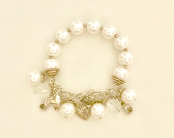 Vintage Pearl and Charm Bracelet GJ2989