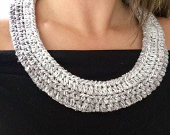Simple yet bold statement necklace