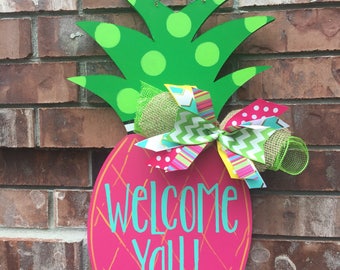 Summer door hanger, pineapple door hanger, pineapple wreath, summer wreath, summer decor, pineapple decor, welcome yall, patio pineapple