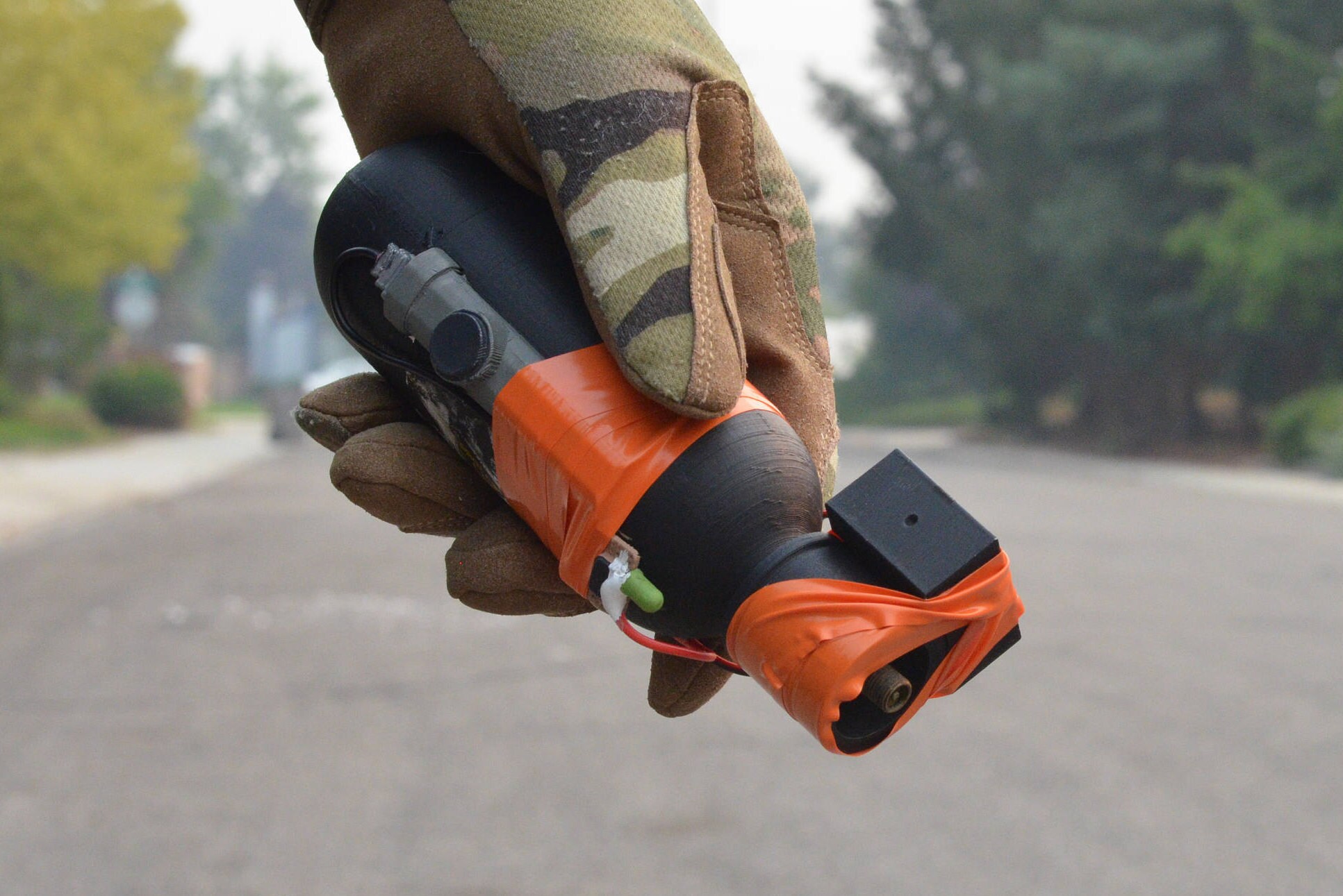 Compound Z8 Remote Gas CanisterR6 Smoke Canister