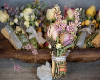 Sage Bundle I Smudge Kit I Cleansing I Healing I Meditation I Florals I Incense I Palo Santo I White Sage I Smudge I Holy Wood I Selenite