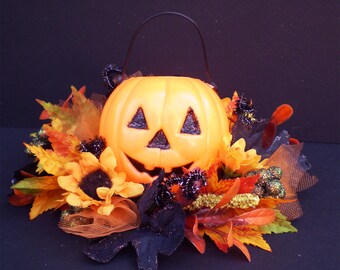 Retro Halloween Jack o Lantern floral arrangement Autumn flower wreath old fashioned vintage pumpkin rustic Spooky centerpiece Samhain