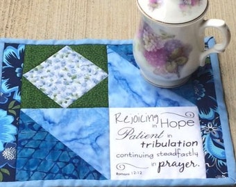 Quilted blue mug mat