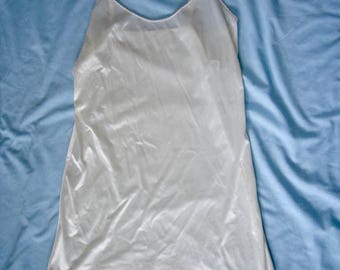 Vintage Vanity Fair Off White Full Slip