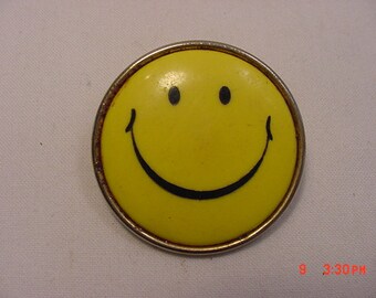 Vintage Smiley Face Brooch 17 - 113