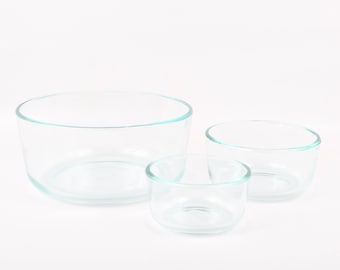 1980's PYREX Clear Blue Tint Mixing Bowls, Set of 3. 1 Qt, 2 Cup, and 1 Cup, Sizes. Excellent Vintage Condition. Light Use