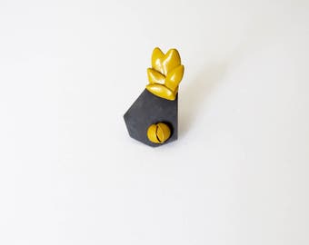 Pineapple minimalistic abstract brooch