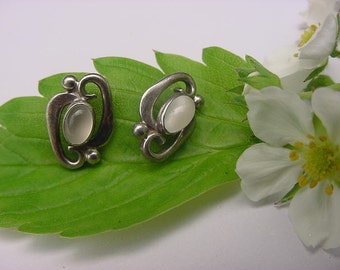 Vintage Sterling Silver Southwest 925 Moonstone or Mother of Pearl Earrings