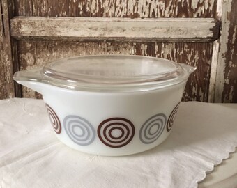Vintage Cosmopolitan Pyrex Bullseye Casserole