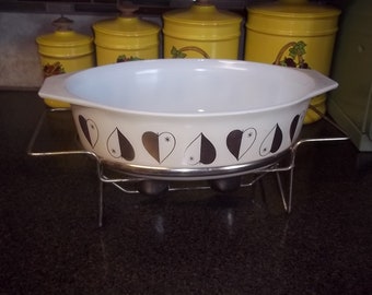 Promotional Pyrex 045 Gold Hearts Casserole - 2 1/2 quart Pyrex Oval casserole - with two-candle burner!