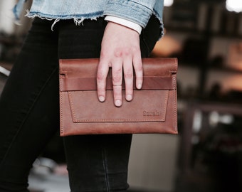 Personalized Bridesmaid Gift - Fine Leather Clutch Purse Handbag ladies bag, gifts for her, gift for women envelope - The Moriah