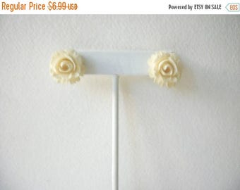 ON SALE Vintage 1940s Carved Plastic Rose Earrings 72617