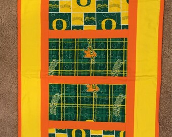 Oregon Ducks table runner