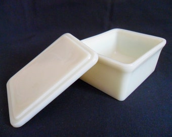 Vintage McKee glass covered dish 5 X 4 X 2 cream color