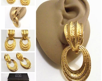 Avon Hammered Convertible Hoops Clip On Earrings Gold Tone Vintage 1992 Tailored Fashion Domed Top Raised Ribs Two Pairs In One White Padded