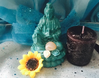 Quan Yin figurine, Kwan Yin, Goddess of Mercy and compassion
