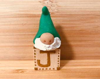 Elf on Toy block; tomte, nisse