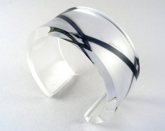 Bangle Lighthouse image, industrial design, black pattern cuff