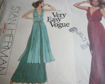 Vintage 1970's Vogue 1774 American Designer Goddess Gown Sewing Pattern Size 12 Bust 34