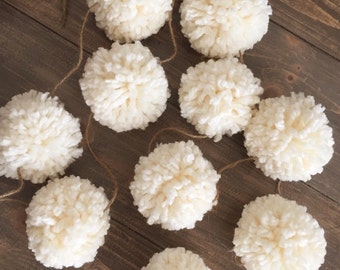 Cream Pom Pom Garland, Chunky Yarn, Pom Pom Garland, Birthday Backdrop, Party Decor, Nursery Decor, Photo back, Pom Poms, Farmhouse Decor