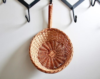 Vintage Boho Woven Basket with Handle / Vintage Woven Basket / Vintage Wicker Pan / Woven Basket / Boho Woven Basket / Boho Decor