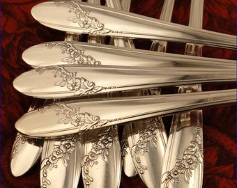 Queen Bess II Silverware Set Dinner Service for 4, 8, 12, 16 or 20 Vintage Silverplate Silverware 1946 Oneida Community Tudor Plate Flatware