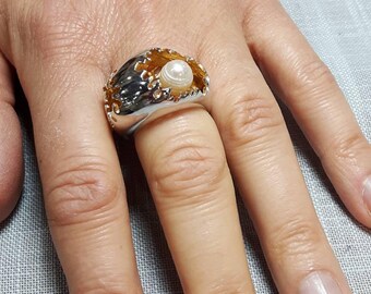 A designed 925 silver ring with natural pearl
