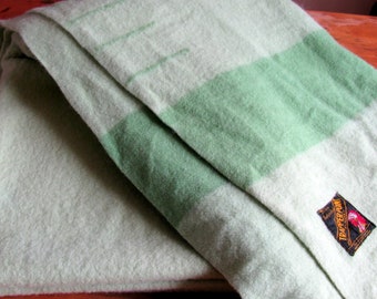 Vintage Trapper Point 4 Point 100% Wool Blanket Light Green Double/Queen