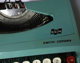 Portable Typewriter Smith Corona Vintage 1960's