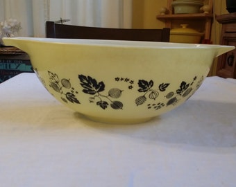 Pyrex #444 Yellow Gooseberry Pattern