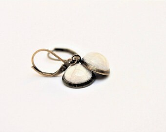 "Raku & company" earrings with cabochon Raku ceramic white and bronze