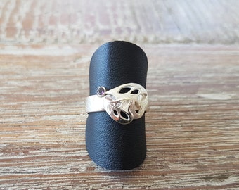 Silver petals ring with Amethyst