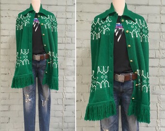 1970s green poncho / 70s knit poncho / 1970s sweater shawl / 70s fringe cape