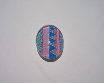 Cabochon 18 X 13 mm oval with a geometric image