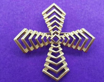 Trifari Abstract Large Gold tone Brooch Mint condition