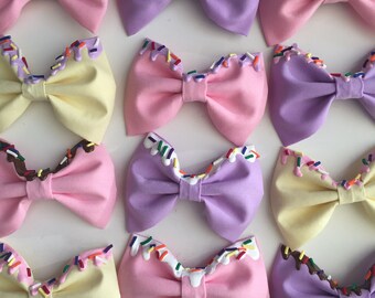 Icing Cupcake/Donut Bow with Sprinkles
