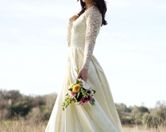 NIGHTINGALE 1940's Vintage Wedding Gown Stunning Vintage Bridal Attire Satin and Lace Dramatic Train Chantilly Lace