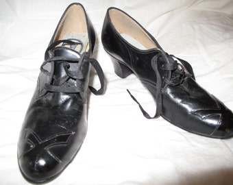 Vintage shoes lace up oxford style