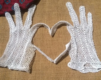 Antique French Lace Filet Gloves Hand Crochet White Cotton Size Medium 7 Bridal Accessory #sophieladydeparis