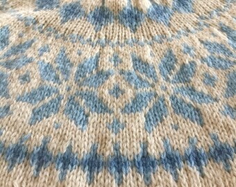 Yummy Cozy Eddie Bauer M Sweater 100 Percent Wool