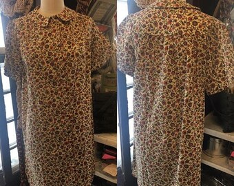 35% off Sale 1960 Creme floral shirt dress medium original tags on dress