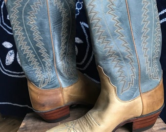 Barely worn Justin Cowboy Boots size 7.5.