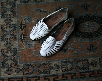 Vintage White Hauraches Sandals US Womens Size 6 Flat Sandals