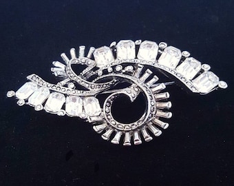 Vintage Art Deco abstract swirl brooch pin, clear rhinestones - Antiqur and collectible jewelry - Wedding, bridal, bouquet - Unique gift