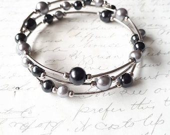 Black and silver grey pearls memory wire bracelet