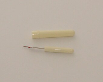 1 metal seam ripper and plastic 8x1cm