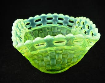 FENTON TOPAZ OPALESCENT Vaseline Glass Bowl Basketweave, Open Edge, Square