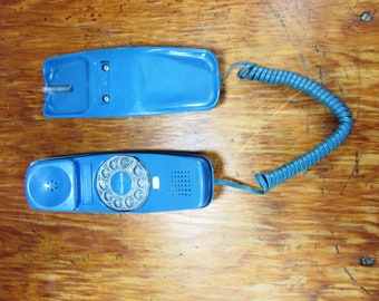 Cool Vintage Blue Rotary Phone!
