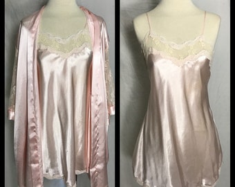 Delicates Pale Pink Satin Chemise Nigjtgown and Robe Trimmed in Lace - Size Small